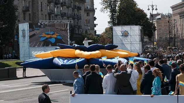 Кульминацию парада в Киеве сплагиатили с Олимпиады в Сочи