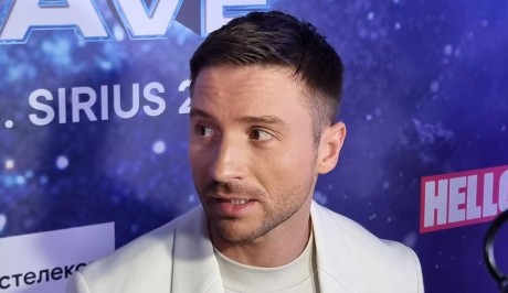 Лазарев вышел в свет с двумя сиротливыми ангелочками: Растут без матери