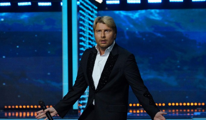 Басков сдружился с женой спонсирующего его приятеля-пенсионера: рестораны и дорогие подарки