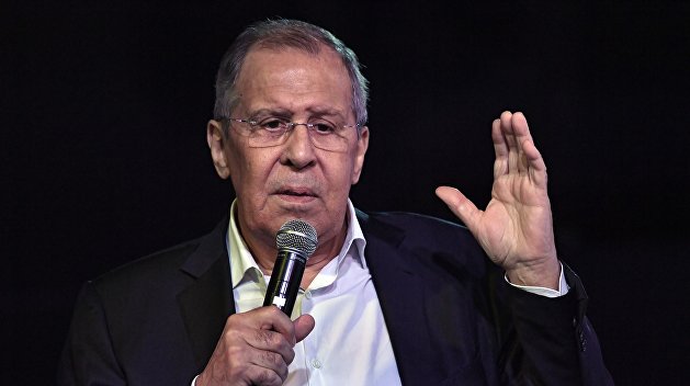 Лавров призвал Украину иметь достоинство и перестать клянчить