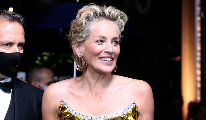 Грудь Шэрон Стоун вывалилась на глазах у миллионов