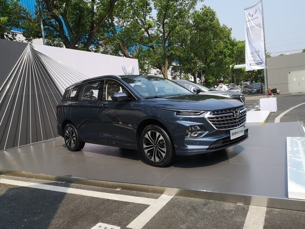 Компания Wuling обновляет минивэн Capgemini