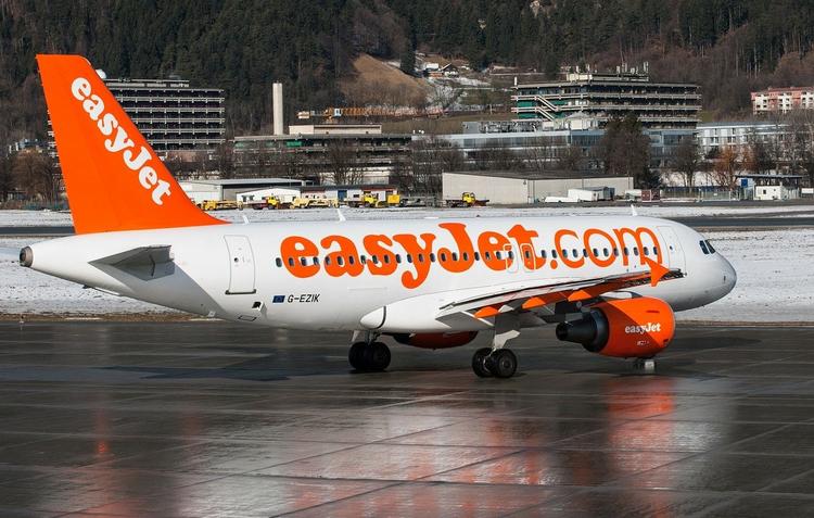 А вы знаете, из чего сегодня шьют униформу летным экипажам самолетов EasyJet?