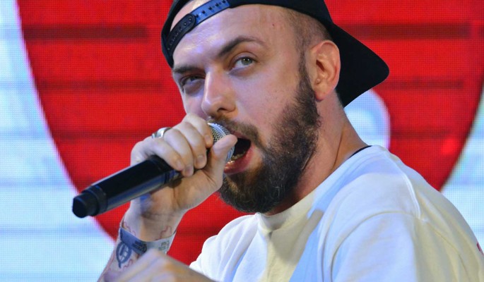 Известный рэпер плюнул в пережившего сексуальное насилие Костюшкина: Давно по губам не водили?