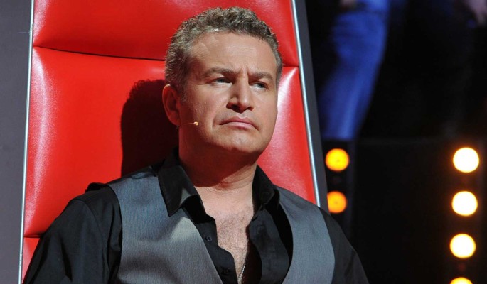 "Отлично смотритесь!": довольный Агутин прильнул к пышногрудой блондинке