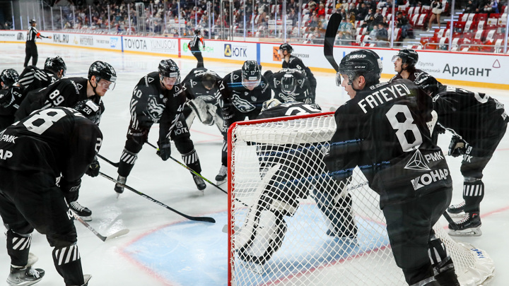 "Трактор" прервал победную серию в КХЛ, проиграв "Нефтехимику"