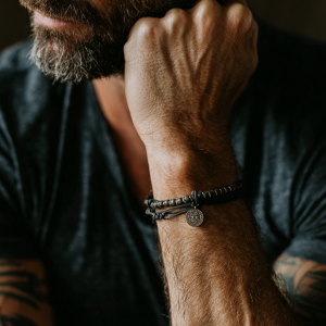 Мужской браслет как искусство: подробный гид по выбору аксессуара